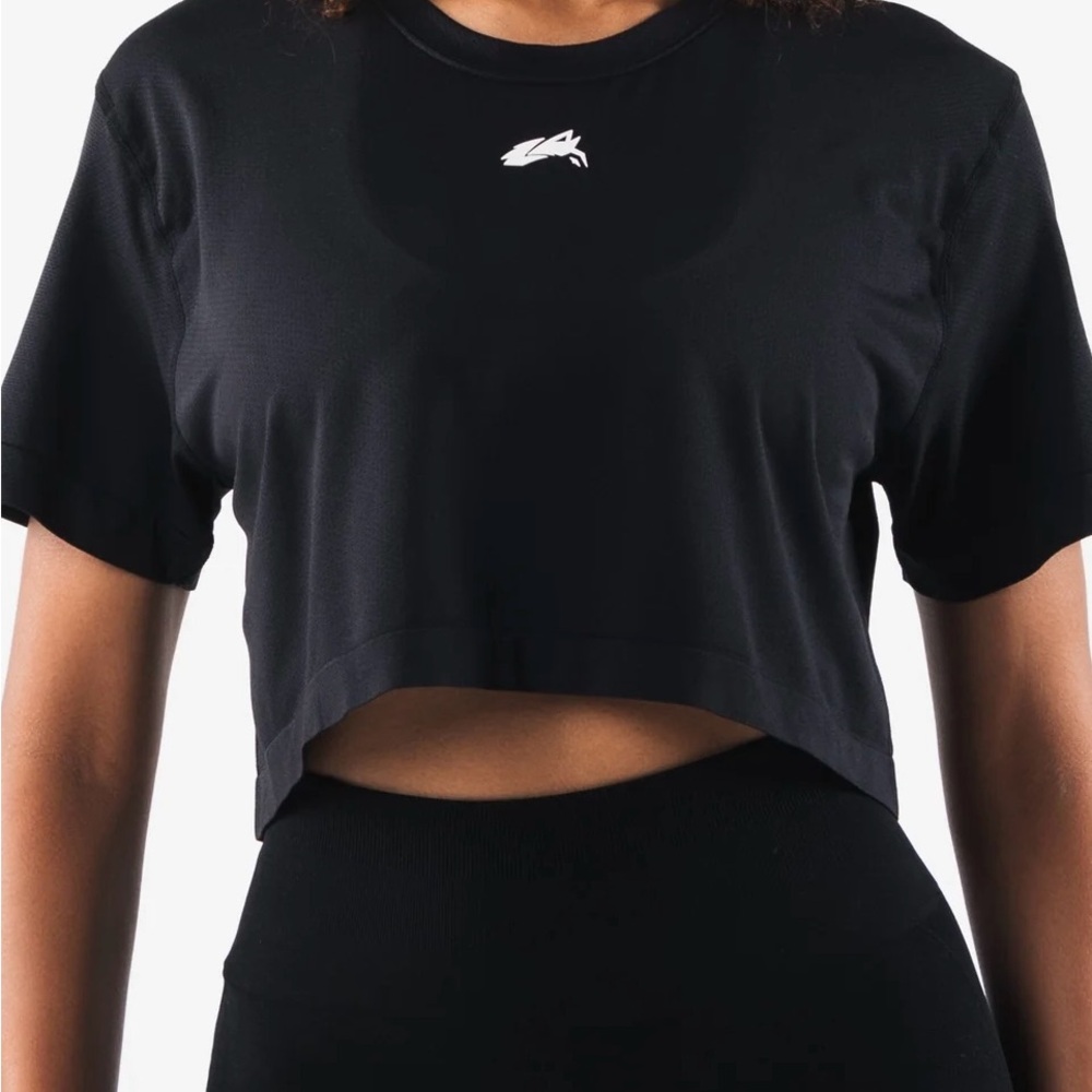 Alphalete Black Cropped T-Shirt